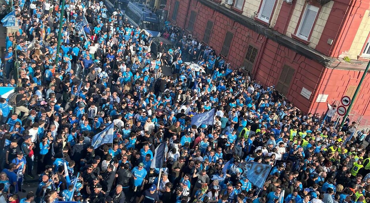 Napoli, gli interventi dei carabinieri durante la festa scudetto: 3 feriti e 7 aggressioni Napoli, gli interventi dei carabinieri durante la festa scudetto: 3 feriti e 7 aggressioni