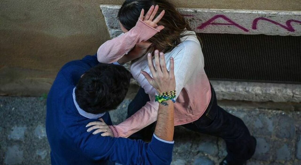 Professoressa aggredita dall Professoressa aggredita dall