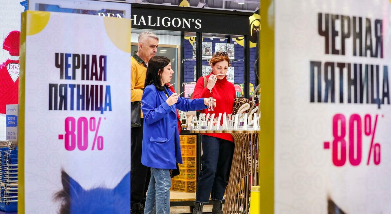 Economia Russia, spesa famiglie alle stelle: fino a +166% per i prodotti alimentari. Così la guerra mette in crisi Mosca Economia Russia, spesa famiglie alle stelle: fino a +166% per i prodotti alimentari. Così la guerra mette in crisi Mosca