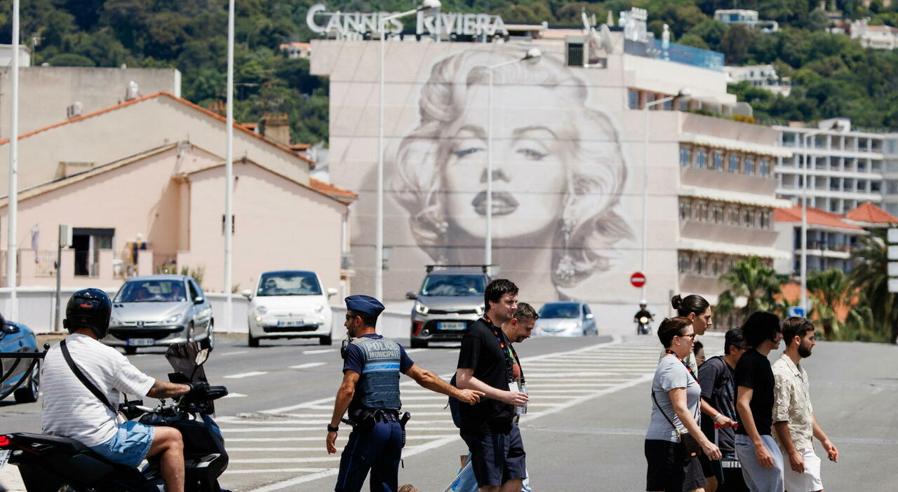 Cannes senza corrente per un blackout, festival in difficoltà nella serata finale. «Atti dolosi» Cannes senza corrente per un blackout, festival in difficoltà nella serata finale. «Atti dolosi»