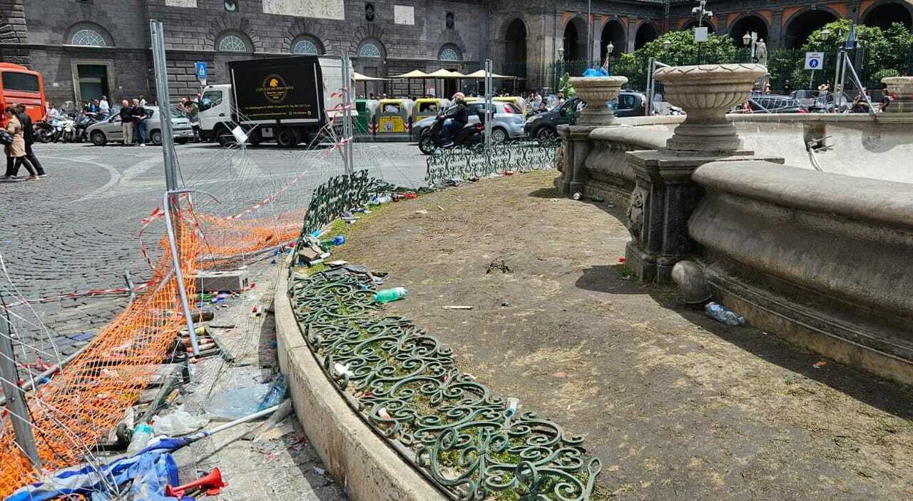 Scudetto Napoli, danni alla Fontana del Carciofo: area ripulita e messa in sicurezza Scudetto Napoli, danni alla Fontana del Carciofo: area ripulita e messa in sicurezza