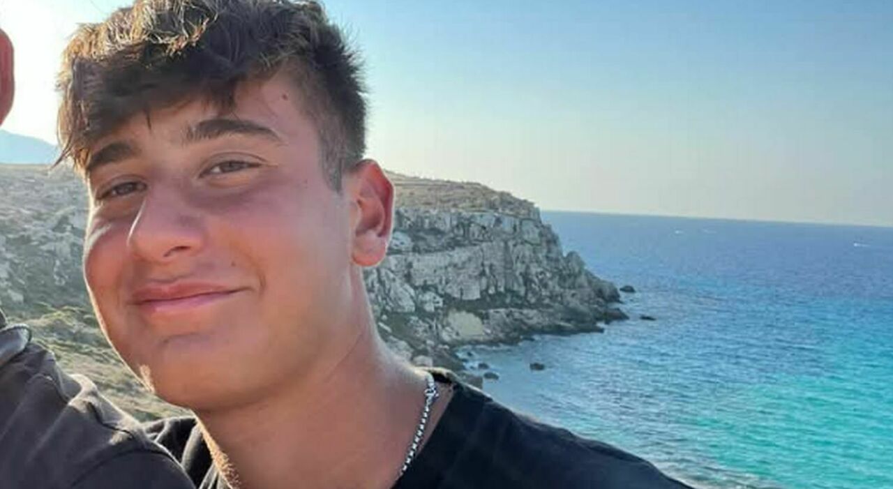 Incidente a San Giovanni a Piro: morto a 16 anni Domenico Magliano. Il Comune sospende la fiera Incidente a San Giovanni a Piro: morto a 16 anni Domenico Magliano. Il Comune sospende la fiera