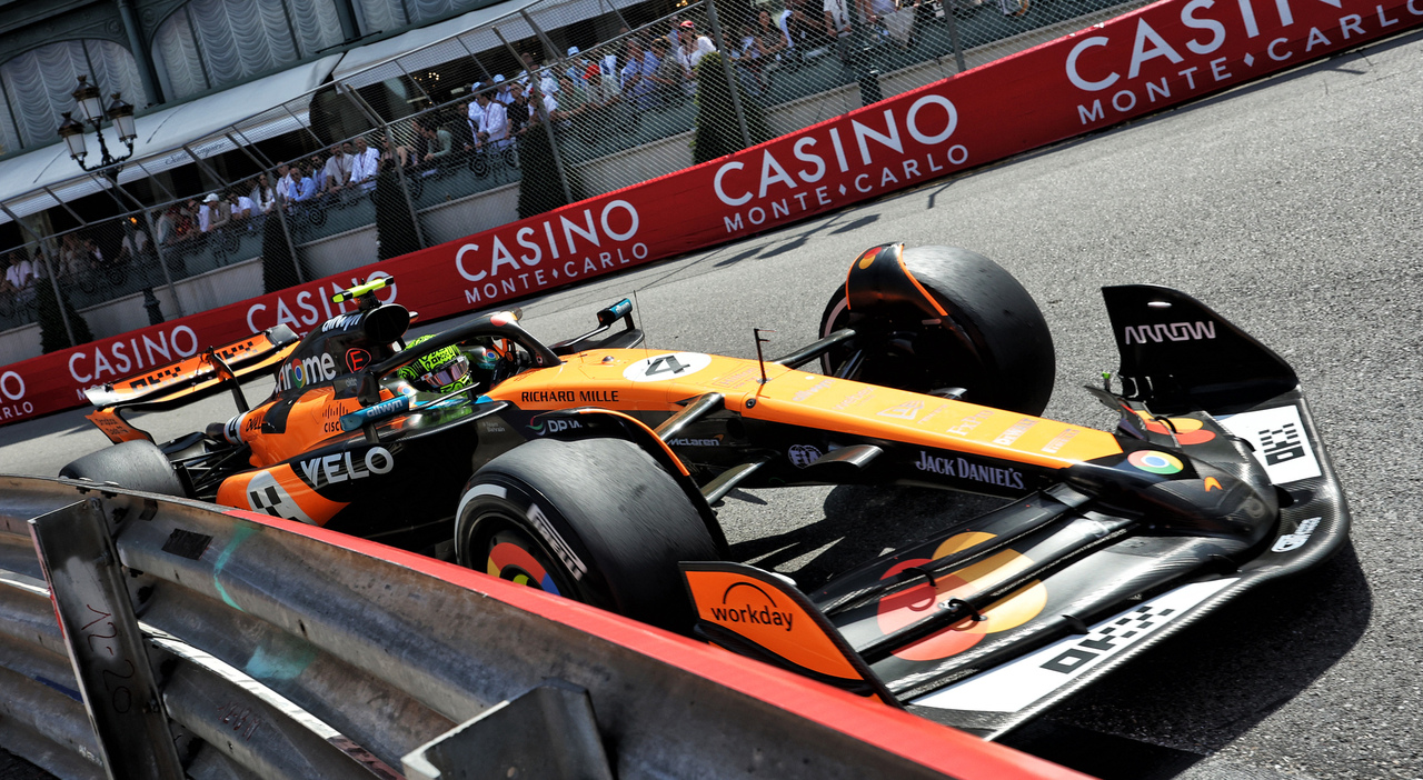 Norris conquista il GP di Monaco resistendo alla pressione della Ferrari di Leclerc. Terzo Piastri, quinto Hamilton Norris conquista il GP di Monaco resistendo alla pressione della Ferrari di Leclerc. Terzo Piastri, quinto Hamilton