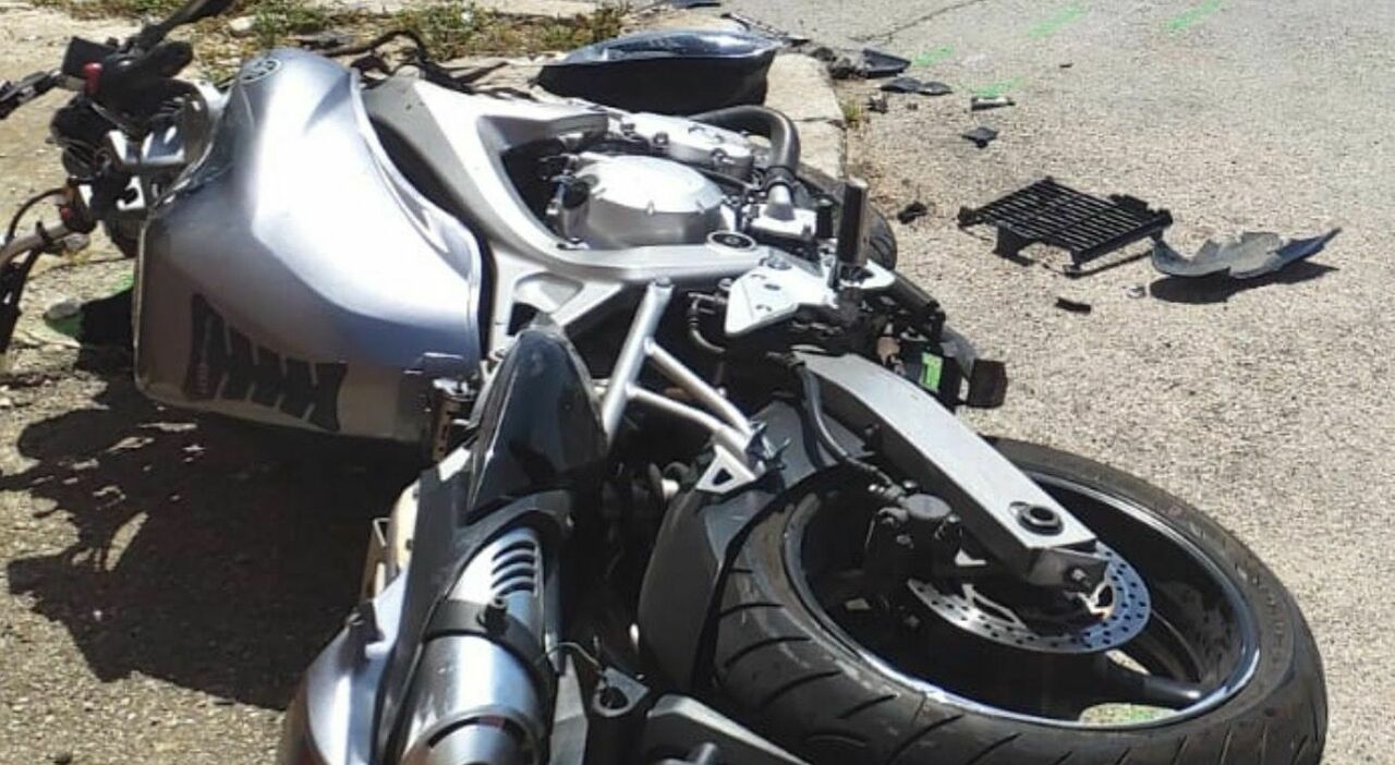 Incidente sulla strada del mare, muore motociclista 37enne Incidente sulla strada del mare, muore motociclista 37enne