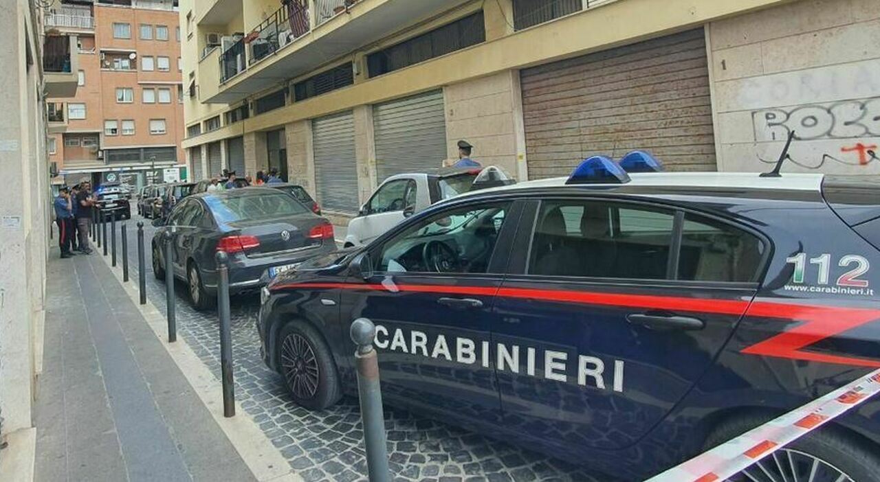 Legnano, 35enne trovata morta in casa con un coltello sulla schiena: la scoperta della vicina, killer in fuga Legnano, 35enne trovata morta in casa con un coltello sulla schiena: la scoperta della vicina, killer in fuga
