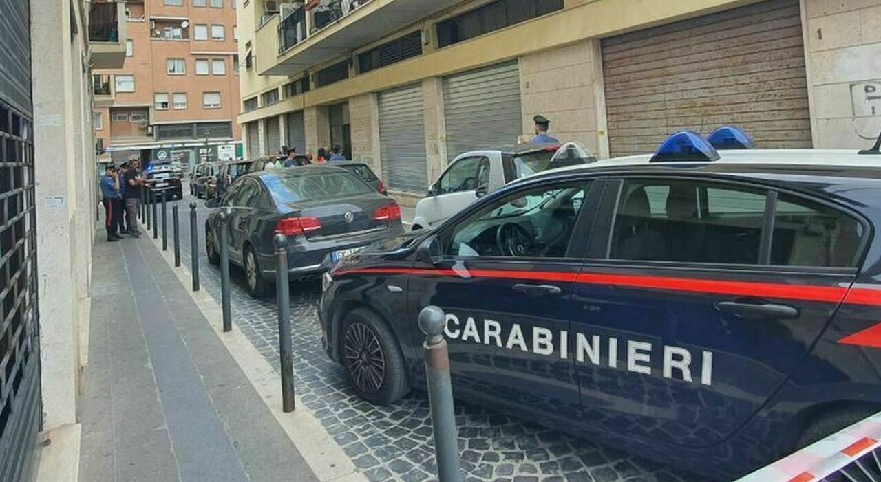 Legnano, 35enne trovata morta in casa con un coltello sulla schiena: la scoperta della vicina, killer in fuga Legnano, 35enne trovata morta in casa con un coltello sulla schiena: la scoperta della vicina, killer in fuga