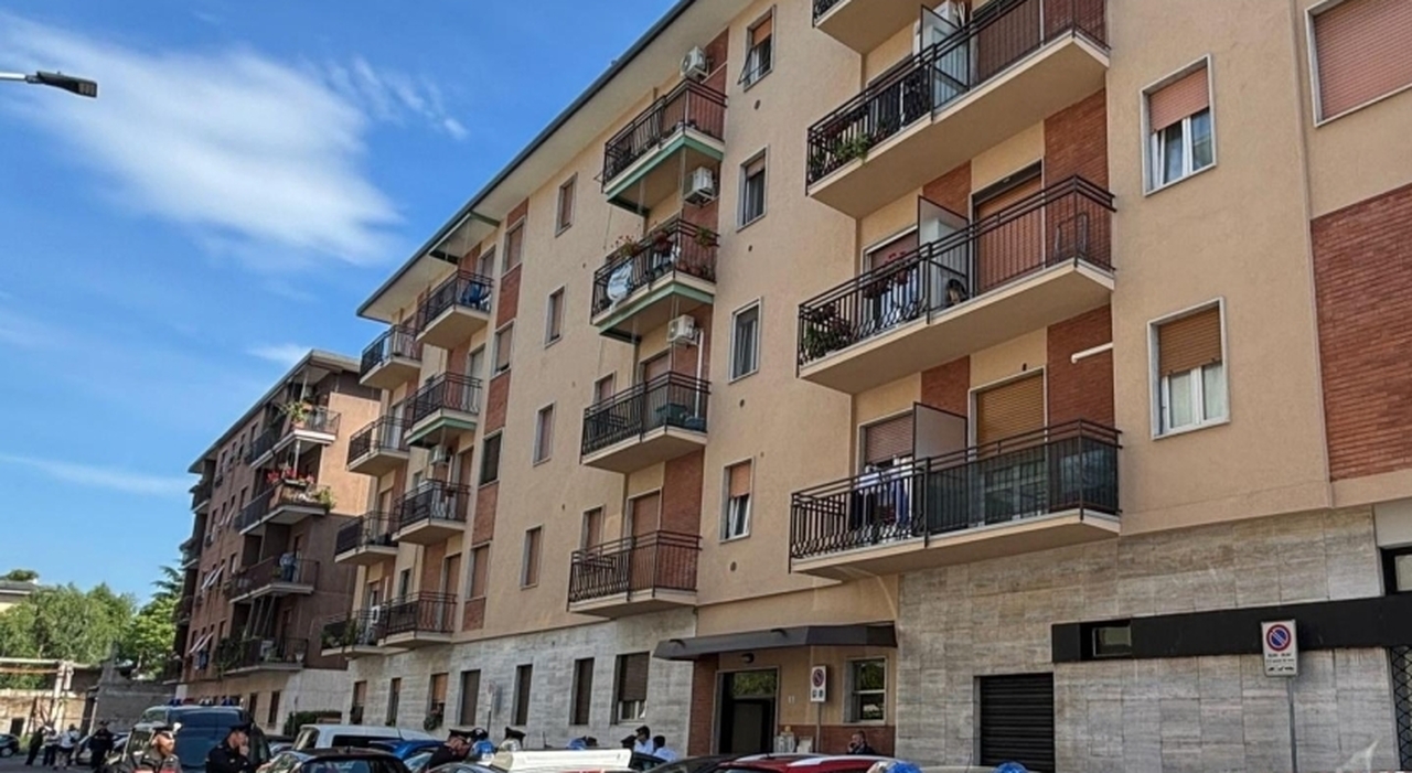 Legnano, la 35enne Vasilica Potincu trovata morta in casa con un coltello sulla schiena: la scoperta della vicina, killer in fuga Legnano, la 35enne Vasilica Potincu trovata morta in casa con un coltello sulla schiena: la scoperta della vicina, killer in fuga