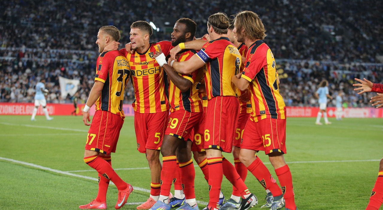 Lazio Lecce diretta: giallorossi in vantaggio ma in 10. Traversa biancoceleste Lazio Lecce diretta: giallorossi in vantaggio ma in 10. Traversa biancoceleste