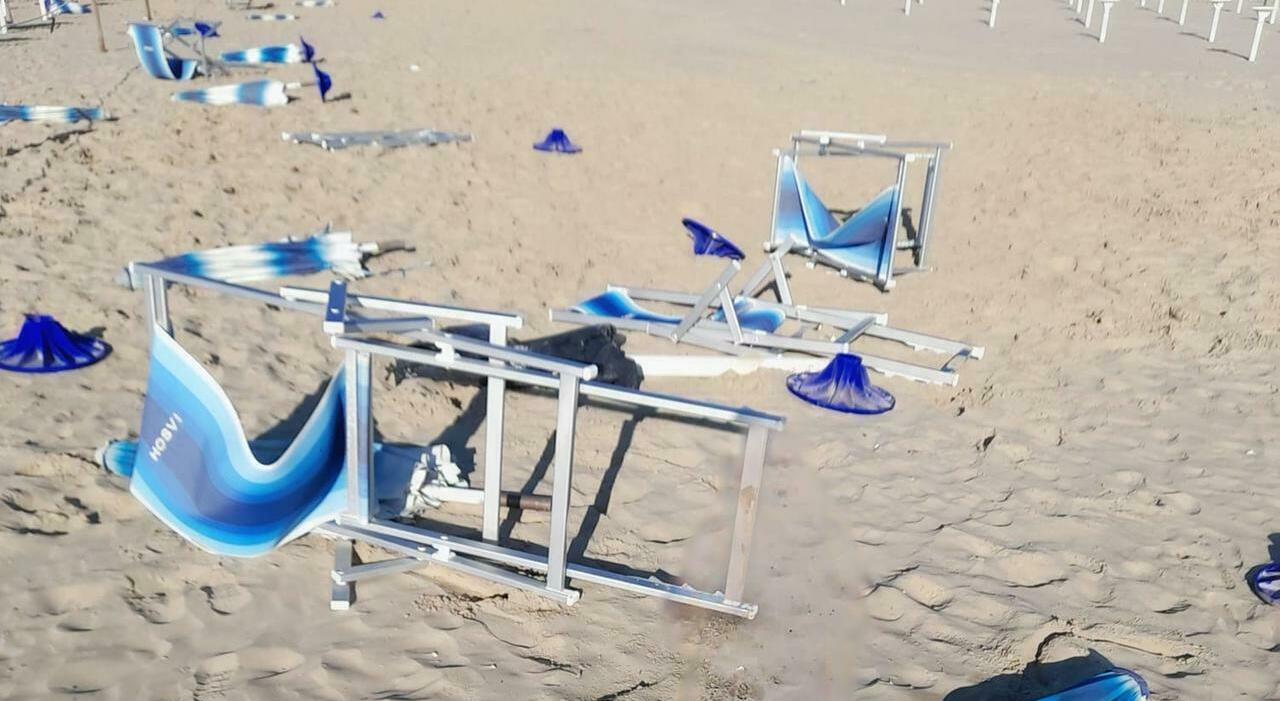 ombrelloni e sdraio vandalizzati raid nella notte allo chalet hosvi di civitanova la rabbia del sindaco offesa al lavoro