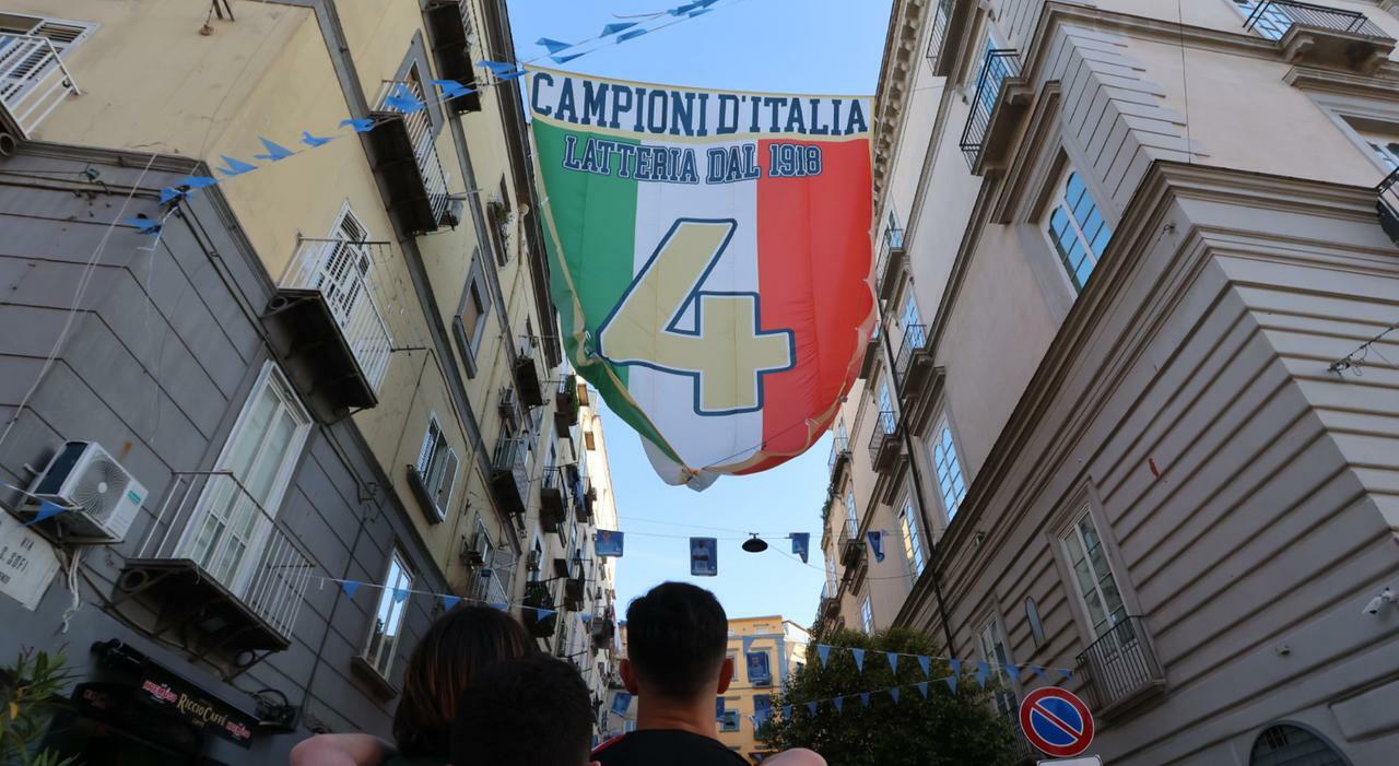 festa scudetto azzurri sui bus scoperti sarà una grande festa da Ilmattino.it festa scudetto azzurri sui bus scoperti sarà una grande festa