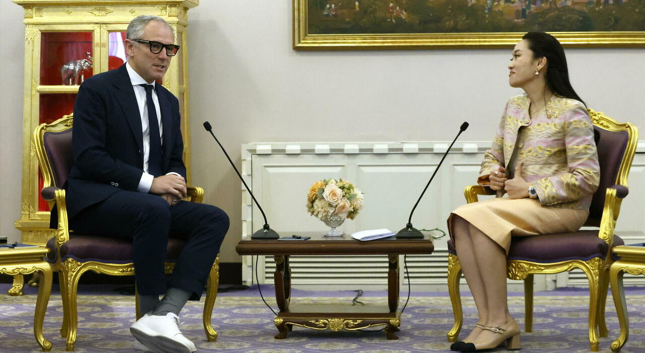 Il ceo della Formula One Group Stefano Domenicali incontra il primo ministro Thailandese Paetongtarn Shinawatra a marzo scorso