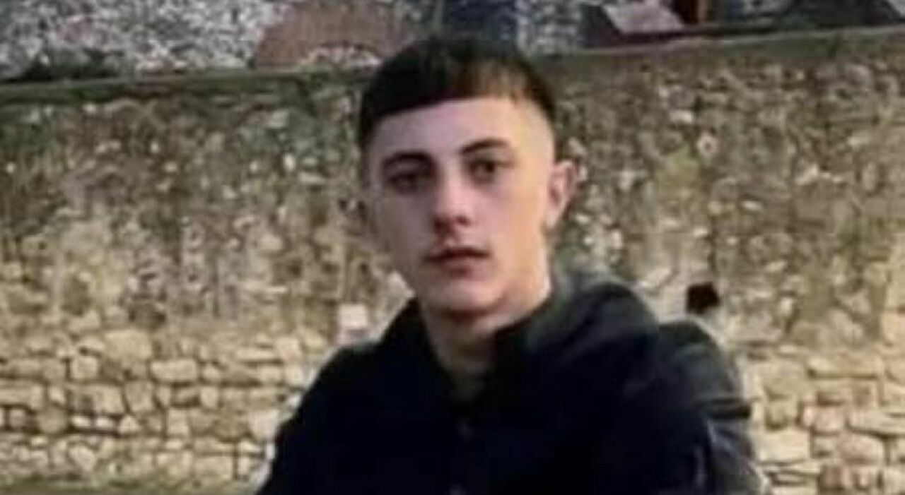 benevento la veglia e l ultimo saluto a francesco pio il padre un addio senza clamori da Ilmattino.it benevento la veglia e l ultimo saluto a francesco pio il padre un addio senza clamori