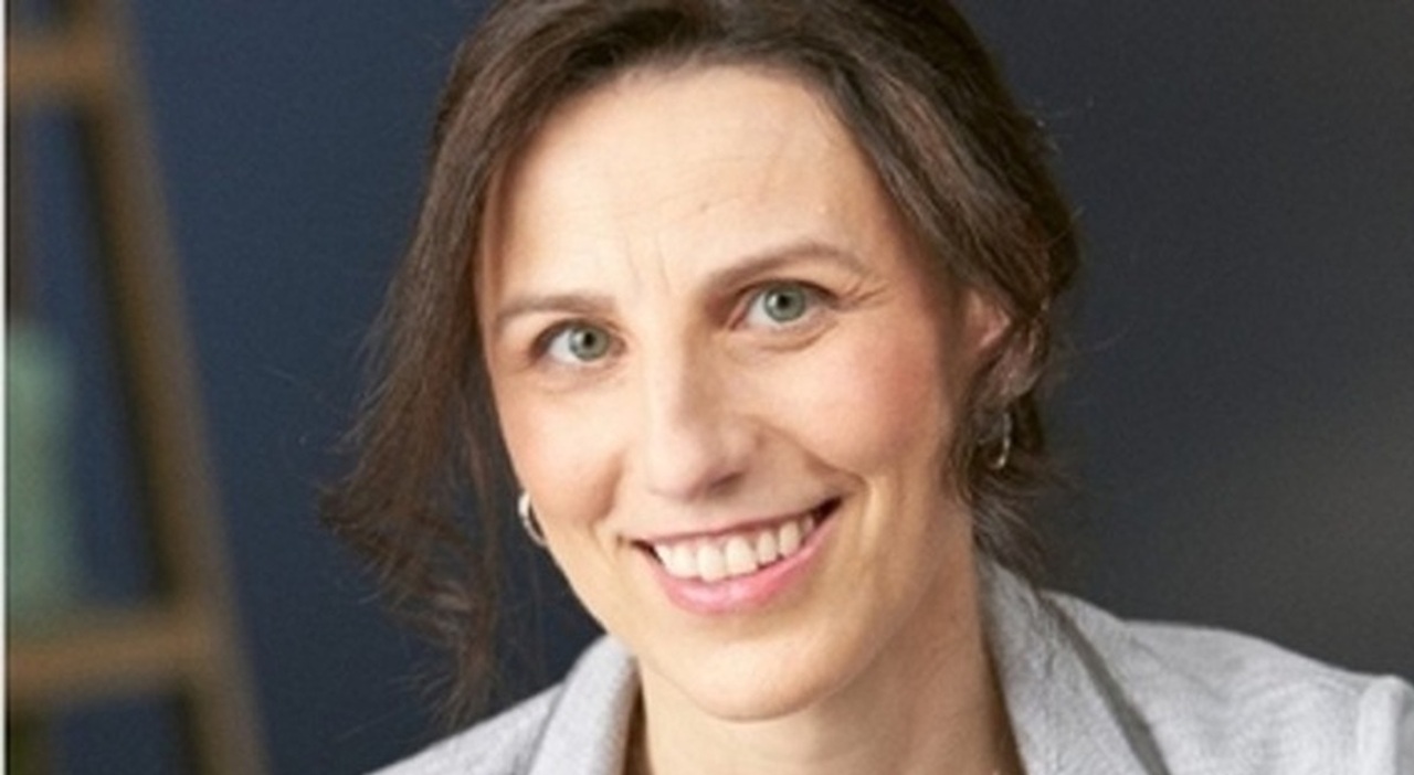 francesca gino harvard revoca la cattedra alla ricercatrice italiana manipolava i dati per sostenere le tesi lei fa causa per 25 milioni