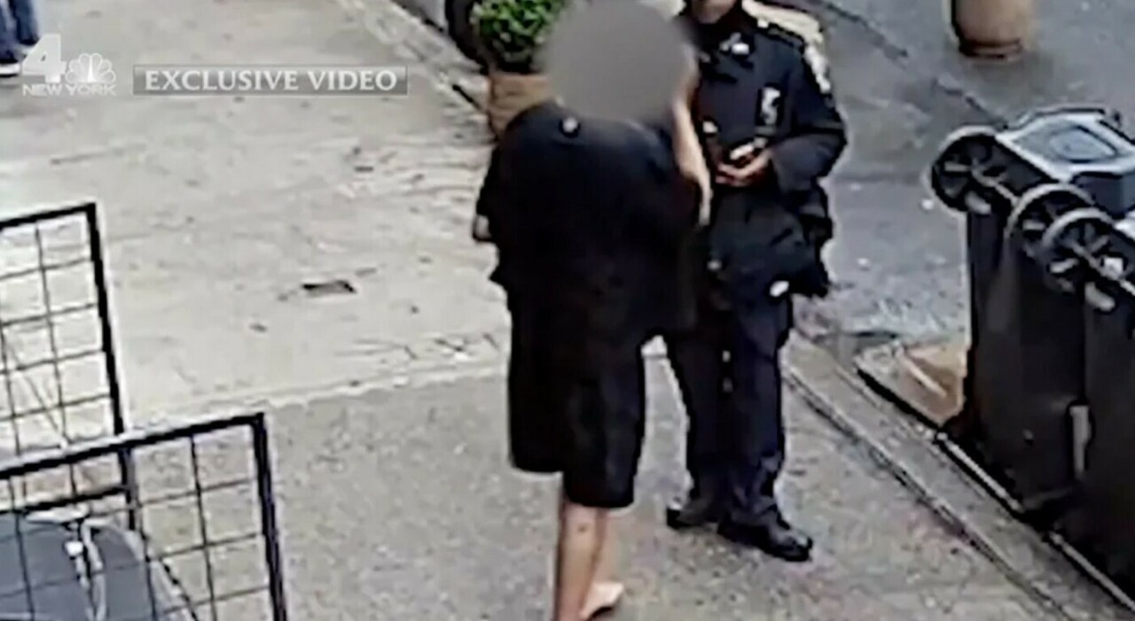 la fuga di michael carturan dalle torture il video senza scarpe e pieno di tagli arrestato un altro uomo si 232 consegnato dopo una gita al mare