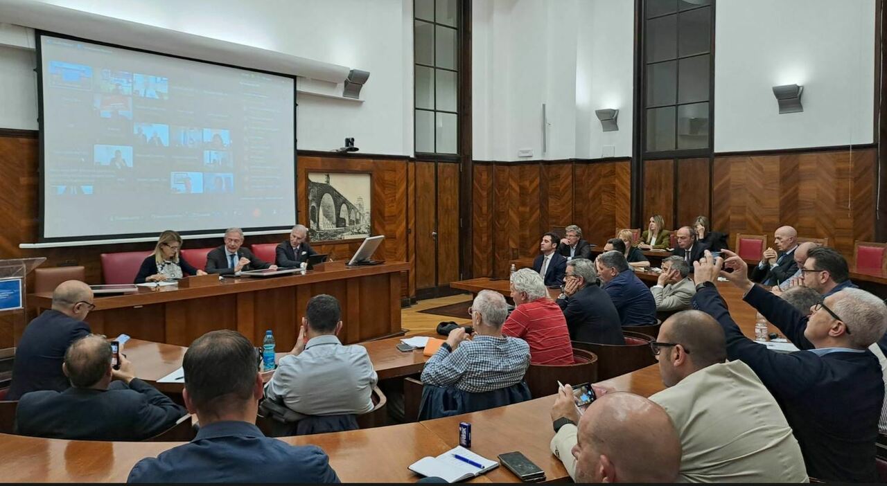 Slitta lo stop alla centrale Enel ma l Slitta lo stop alla centrale Enel ma l