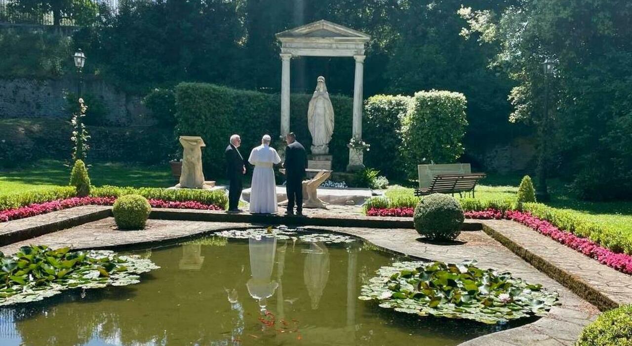 La visita inaspettata di Papa Leone XIV al borgo Laudato si’ di Castel Gandolfo