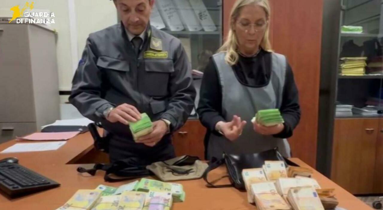 dalla grecia all italia con 350mila euro in tasca grosso sequestro di denaro al porto da Quotidianodipuglia.it dalla grecia all italia con 350mila euro in tasca grosso sequestro di denaro al porto