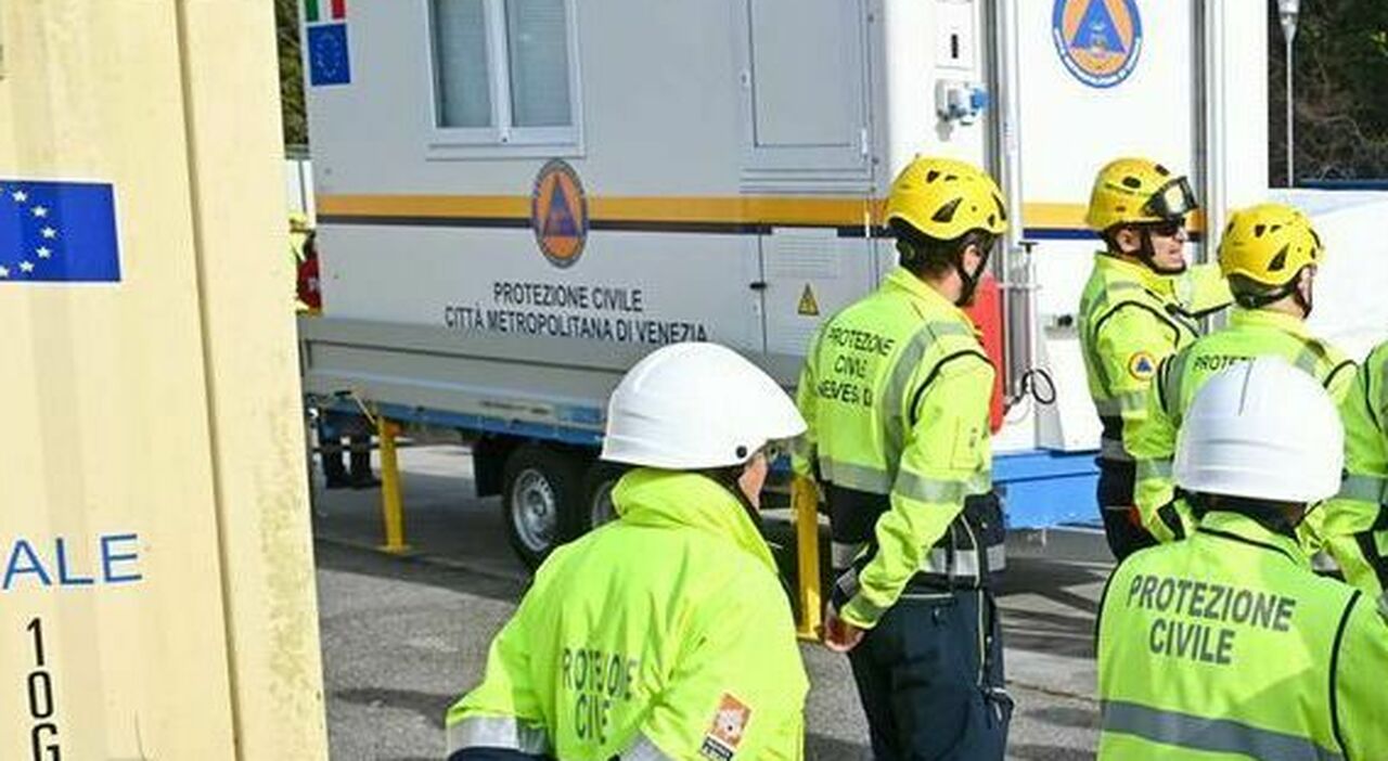 fuga di ammoniaca alla bugin carni il sindaco non uscite di casa e non aprite le finestre evacuate le persone entro i 350 metri chiusa via delle industrie da Ilgazzettino.it fuga di ammoniaca alla bugin carni il sindaco non uscite di casa e non aprite le finestre evacuate le persone entro i 350 metri chiusa via delle industrie