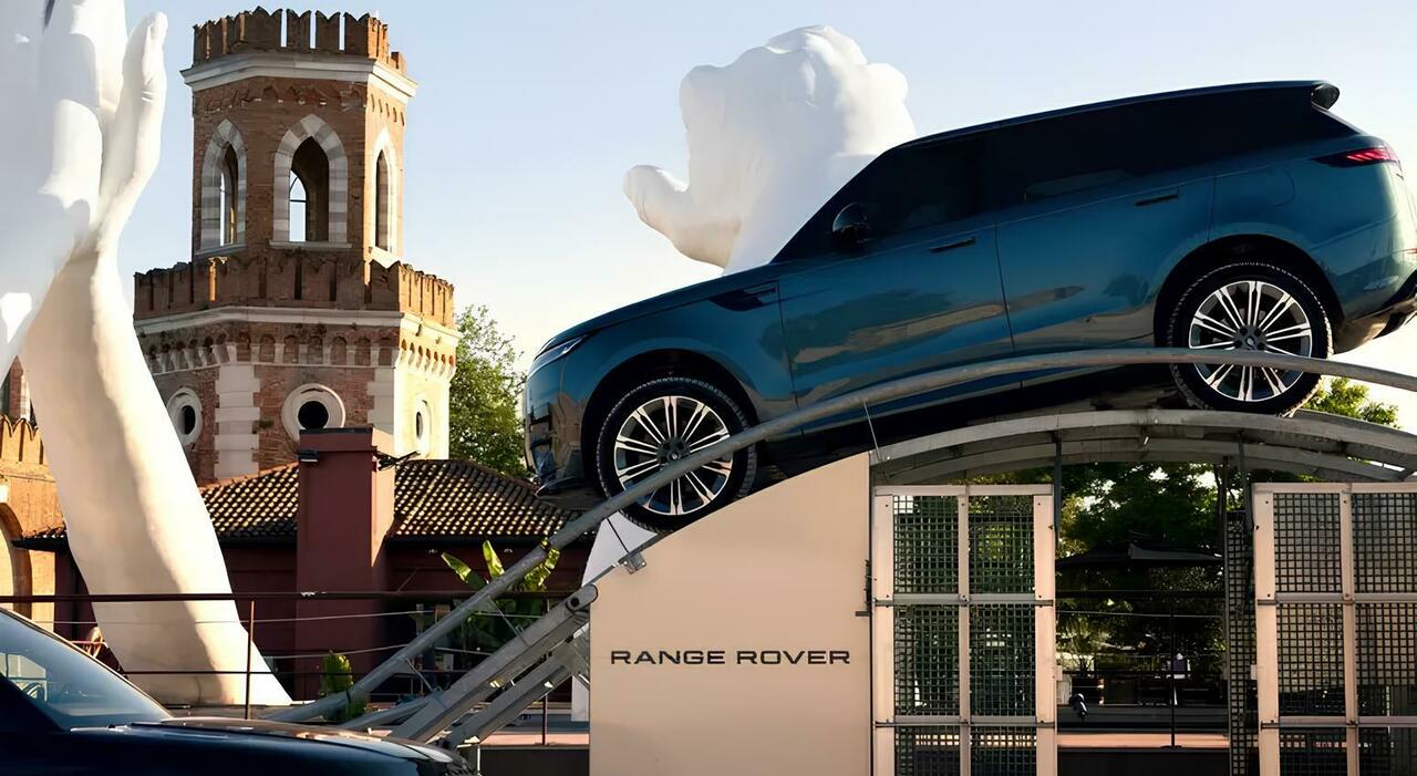 la Range Rover Sport SV Edition Two al Salone Nautico di Venezia