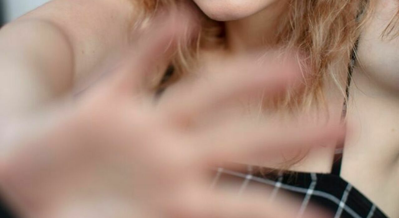 Entra in un bar per un malore, il proprietario la porta in cantina e la violenta: la vittima riesce a fuggire ...