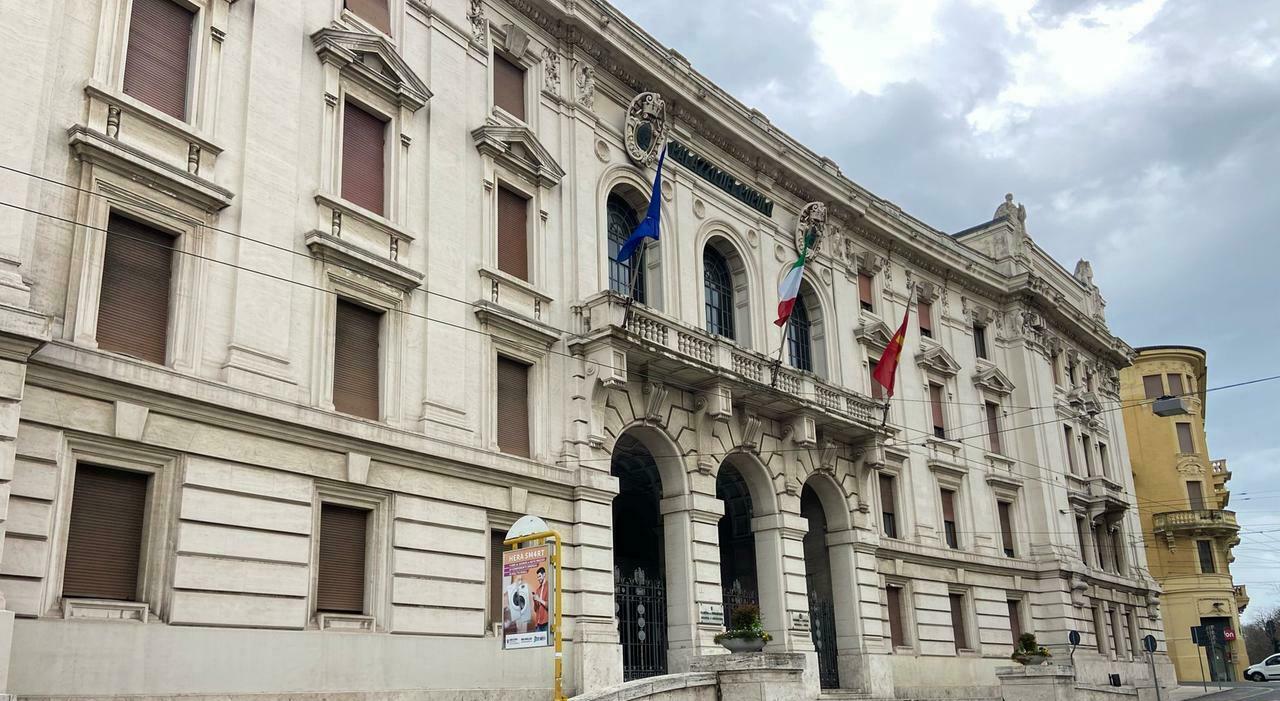 bollette pagate tardi il comune di ancona finisce nelle grinfie del recupero crediti la banca voleva 50mila euro ne deve 10mila da Corriereadriatico.it bollette pagate tardi il comune di ancona finisce nelle grinfie del recupero crediti la banca voleva 50mila euro ne deve 10mila