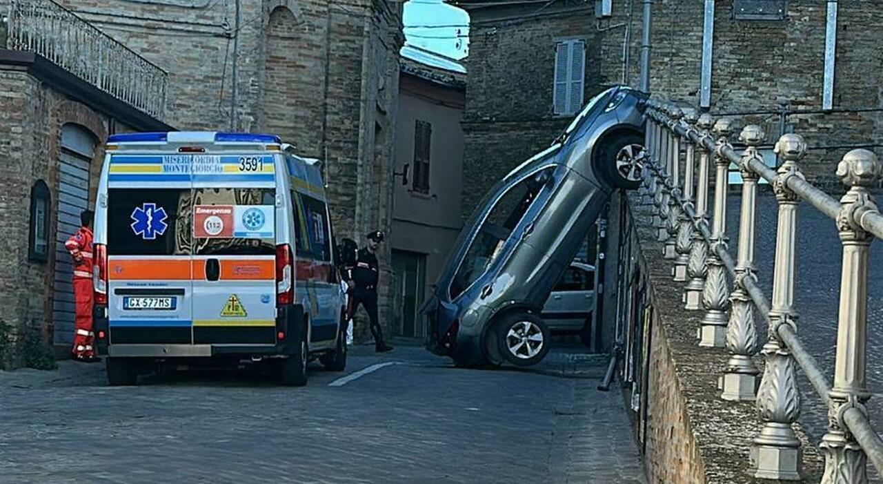 volo choc con lauto che si ferma in verticale don pierluigi mi sono accostato poi non so cosa è successo da Corriereadriatico.it volo choc con lauto che si ferma in verticale don pierluigi mi sono accostato poi non so cosa è successo
