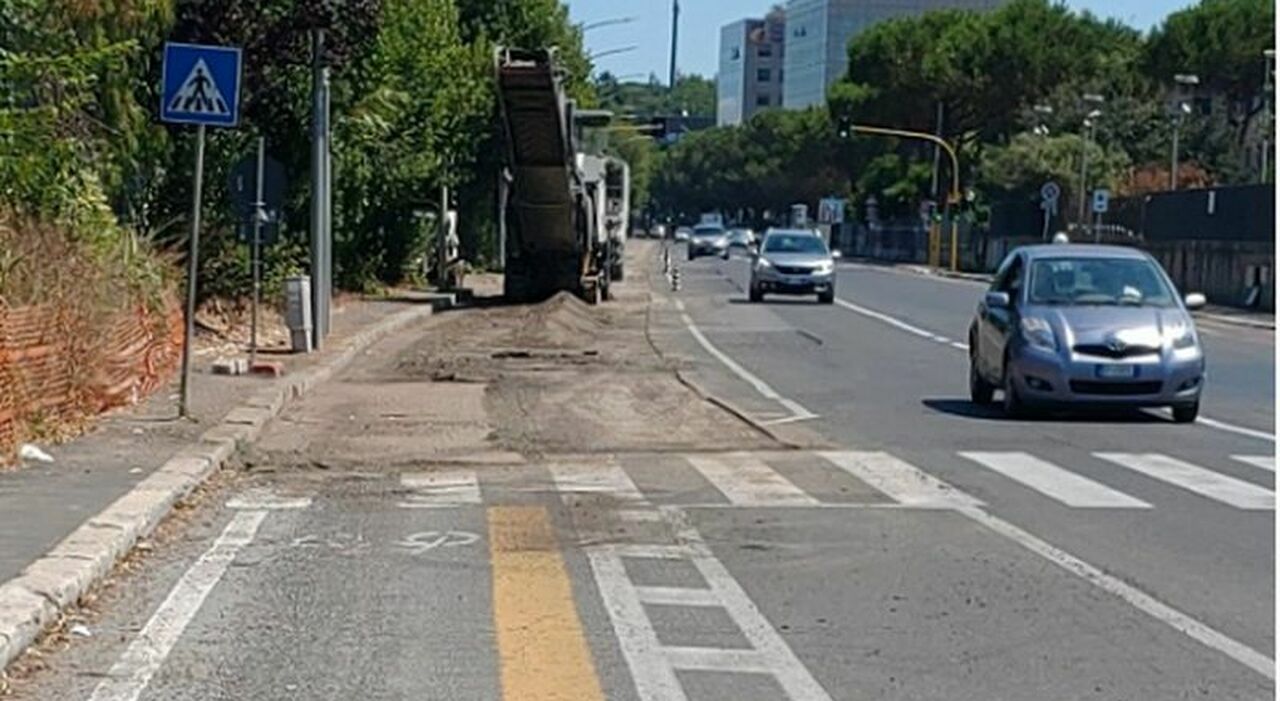 Un enigmatico ritrovamento a Roma: il corpo di una madre in una scarpata e l’auto a pochi metri distância