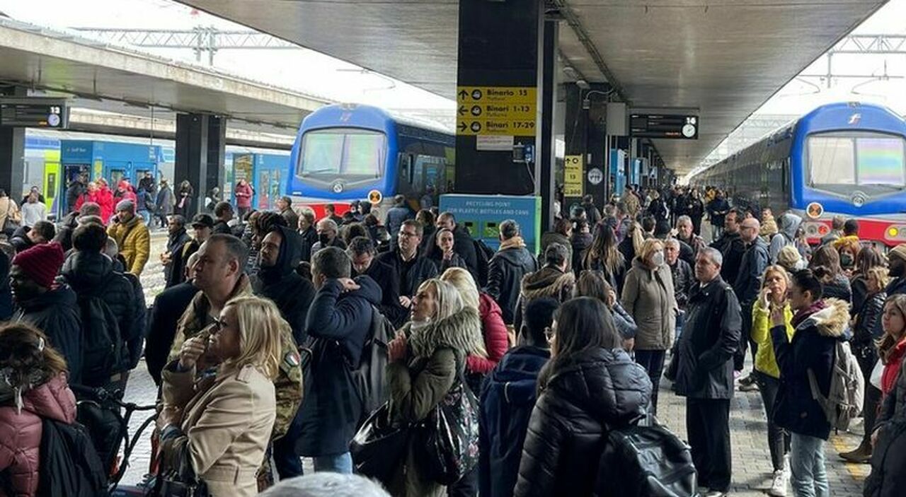 scioperi a giugno disagi per pendolari e vacanzieri treni e aerei pubblico e privato tutte le date da Leggo.it scioperi a giugno disagi per pendolari e vacanzieri treni e aerei pubblico e privato tutte le date