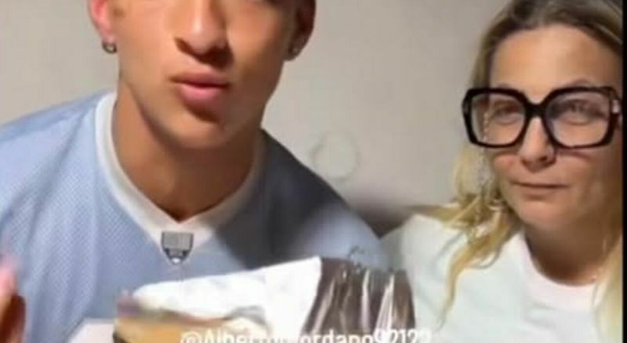 martina carbonaro il panino in ricordo della 14enne un video tiktok sconvolge i social ma la mamma non era lucida da Ilmattino.it martina carbonaro il panino in ricordo della 14enne un video tiktok sconvolge i social ma la mamma non era lucida