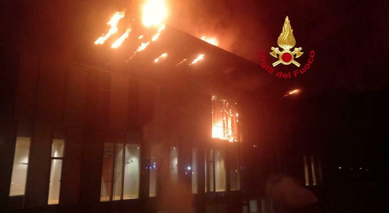 Firenze, incendio al Viola Park nelle stanze dei giovani calciatori della Fiorentina: quattro intossicati