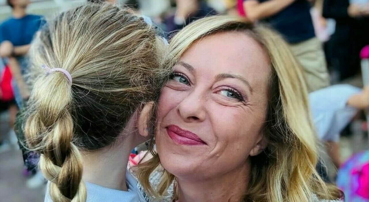 Stefano Addeo, il prof campano si scusa per gli insulti alla figlia di Giorgia Meloni: «È stato un gesto stupido, scritto d