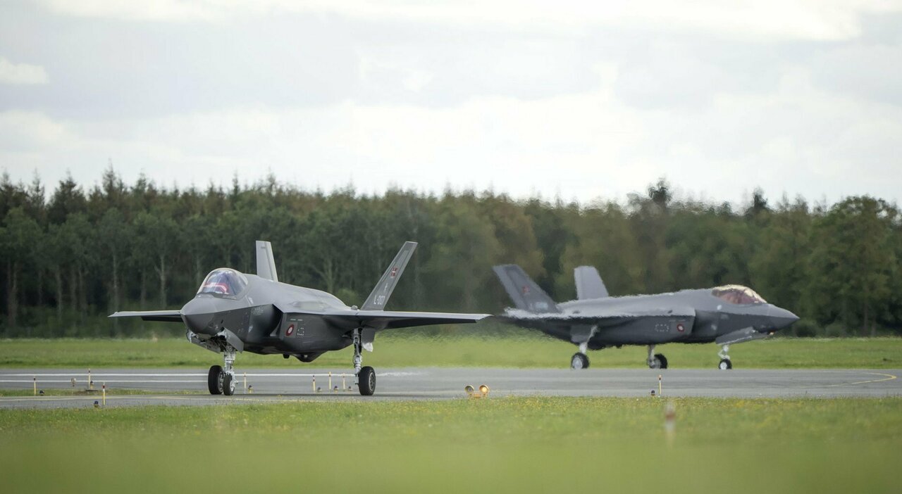 Regno Unito, la svolta del riarmo: i caccia F35 con armi nucleari e le fabbriche di munizioni per la sfida con Mosca Regno Unito, la svolta del riarmo: i caccia F35 con armi nucleari e le fabbriche di munizioni per la sfida con Mosca