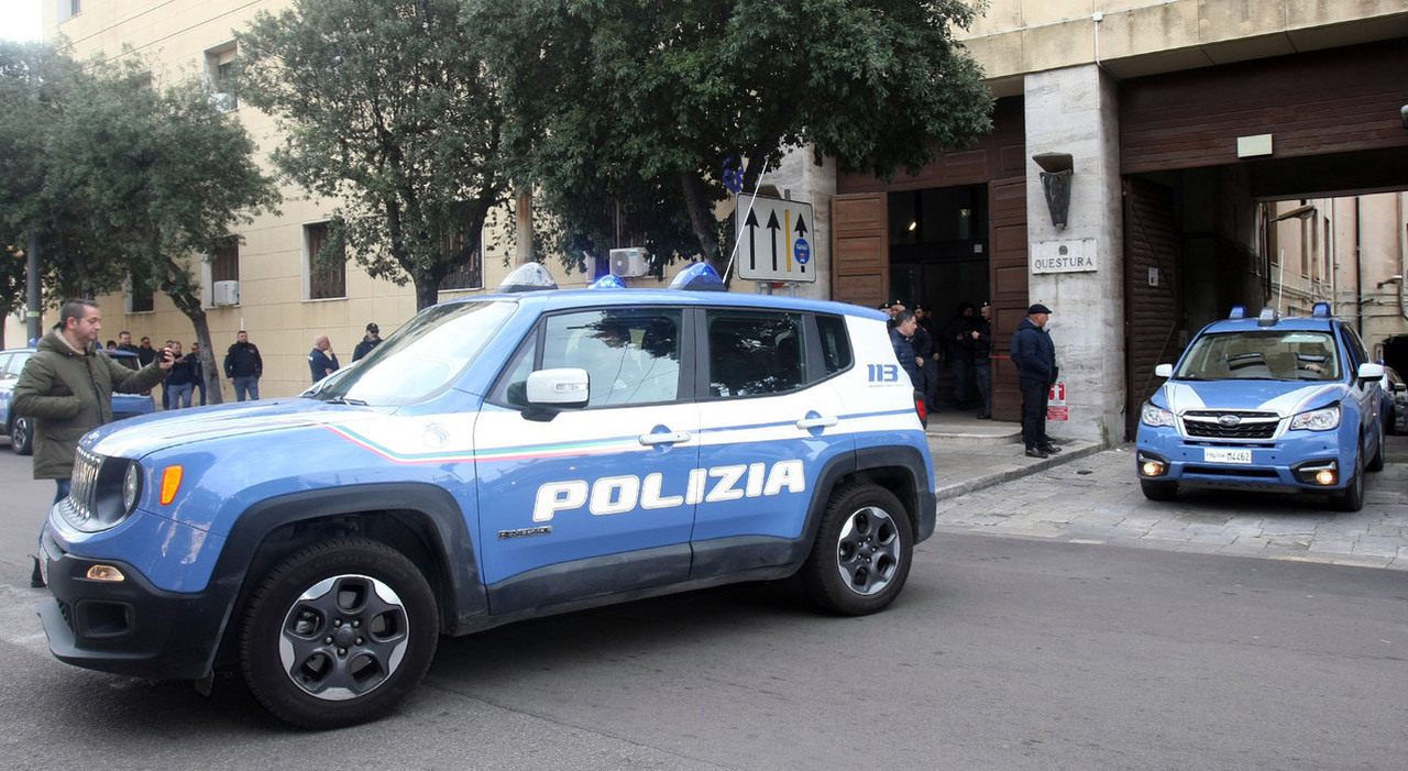 Salento, uomo picchia la compagna in diretta su Tiktok: un conoscente chiama la polizia e lo fa arrestare Salento, uomo picchia la compagna in diretta su Tiktok: un conoscente chiama la polizia e lo fa arrestare