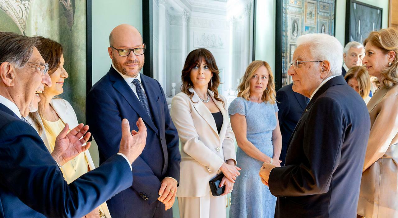 Quirinale, il ricevimento: il «ciao come stai?» di Meloni a Schlein (ma il disgelo non arriva). Le battute con la moglie di Bonelli Quirinale, il ricevimento: il «ciao come stai?» di Meloni a Schlein (ma il disgelo non arriva). Le battute con la moglie di Bonelli