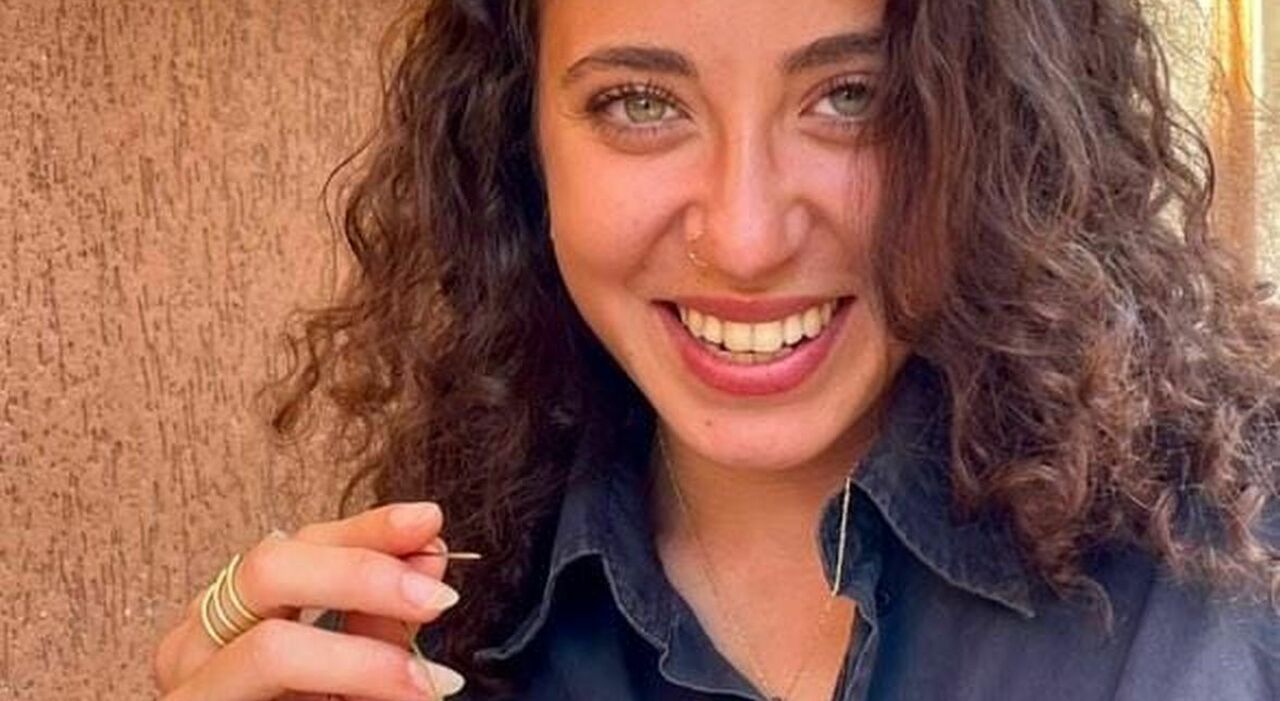 La giovane donna con ago e filo che unisce Roma al destino del popolo palestinese
