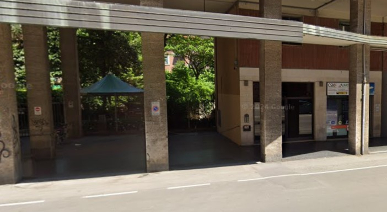 uccisi a coltellate in casa luca monaldi è stato sgozzato luca gombi eviscerato si cerca il terzo coinquilino