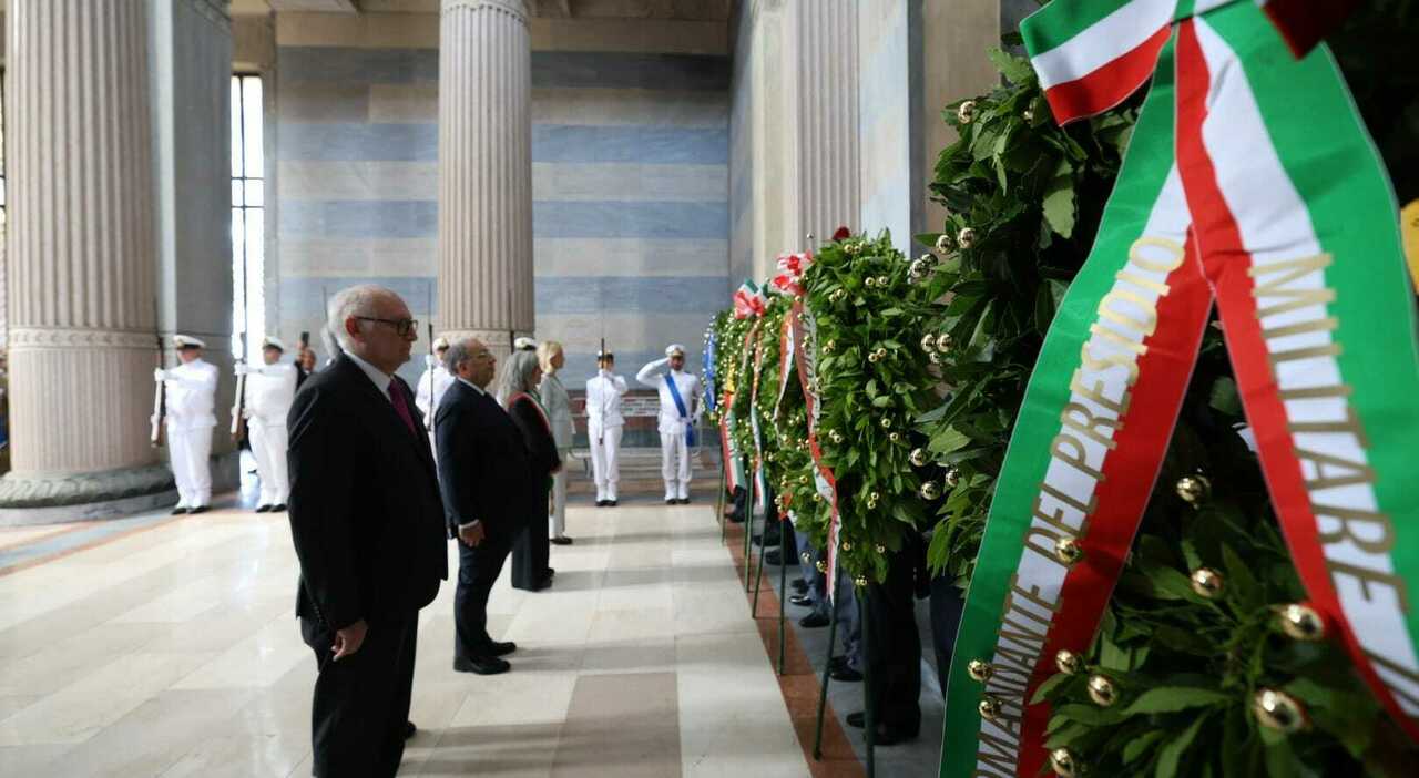 festa della repubblica le celebrazioni a napoli l omaggio ai caduti al mausoleo schilizzi