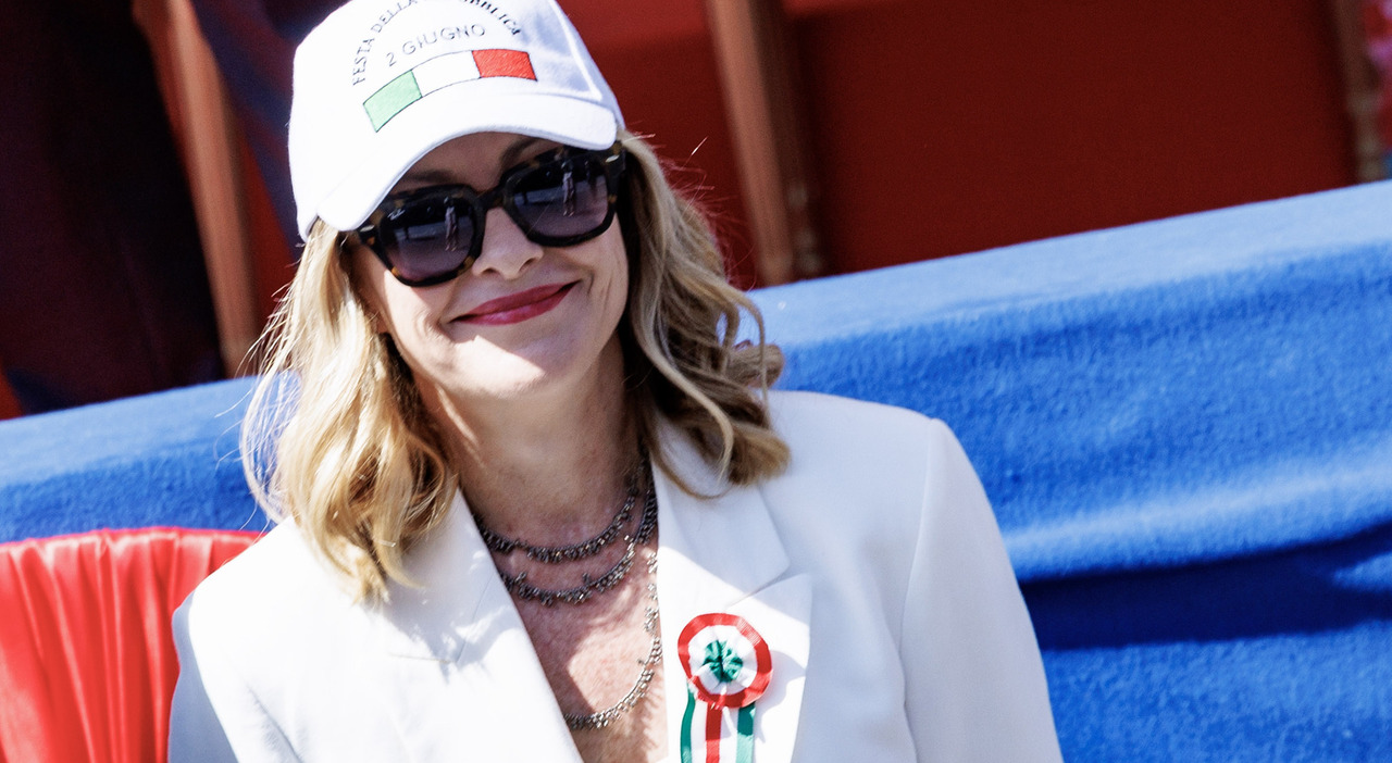 giorgia meloni referendum vado al seggio ma non ritiro le schede ecco cosa significa e perché non conterà per il quorum ira opposizioni