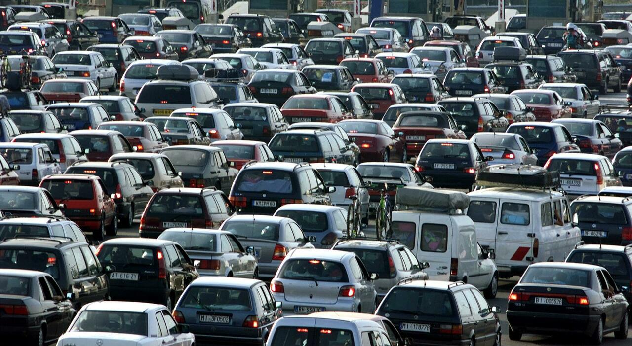 Traffico ad un casello autostradale