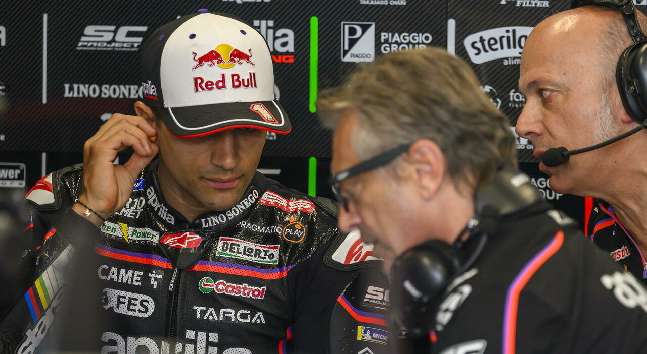 Jorge Martin nei box Aprilia