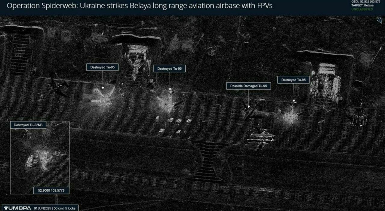 Bombardieri russi distrutti, le foto satellitari: ecco come ha fatto l