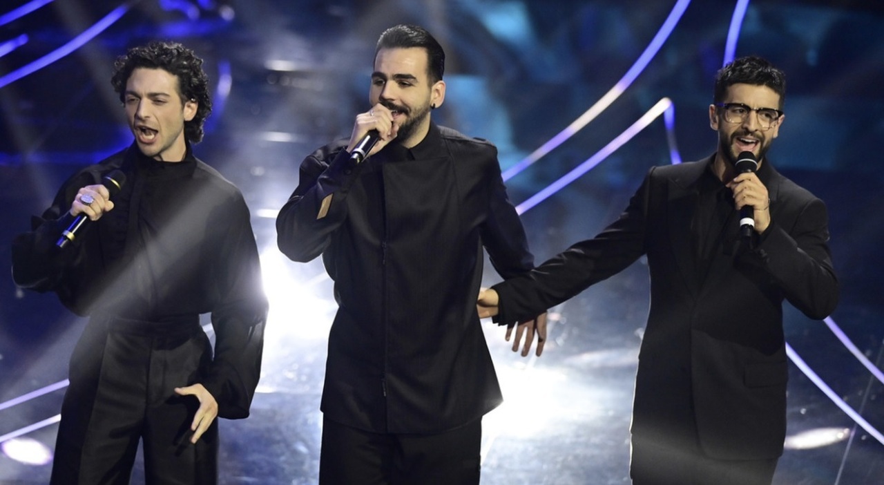 Il volo, pagelle look: Vanessa Incontrada scintillante (9), Fiorello e Stash deludono (6-), Giorgia dark lady (8), Arisa e lo spacco (7.5)