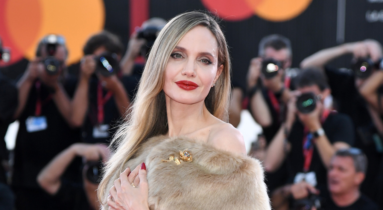 Angelina Jolie compie 50 anni, dalla rottura con Brad Pitt alla bisessualità: «Sono sola da tanto tempo. Mi piacciono gli uomini mascolini»