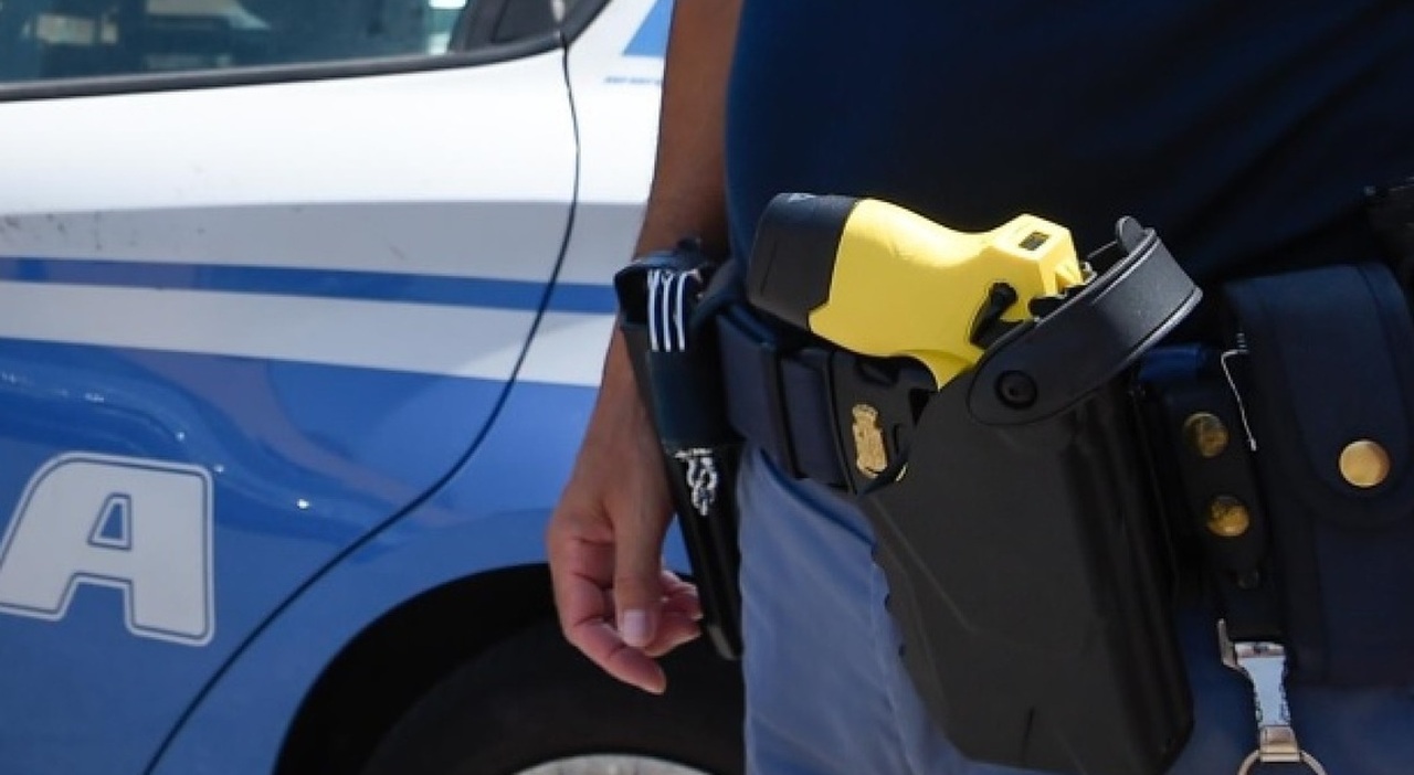 Pescara, colpito dal taser della polizia: muore a 30 anni per un arresto cardiaco Pescara, colpito dal taser della polizia: muore a 30 anni per un arresto cardiaco