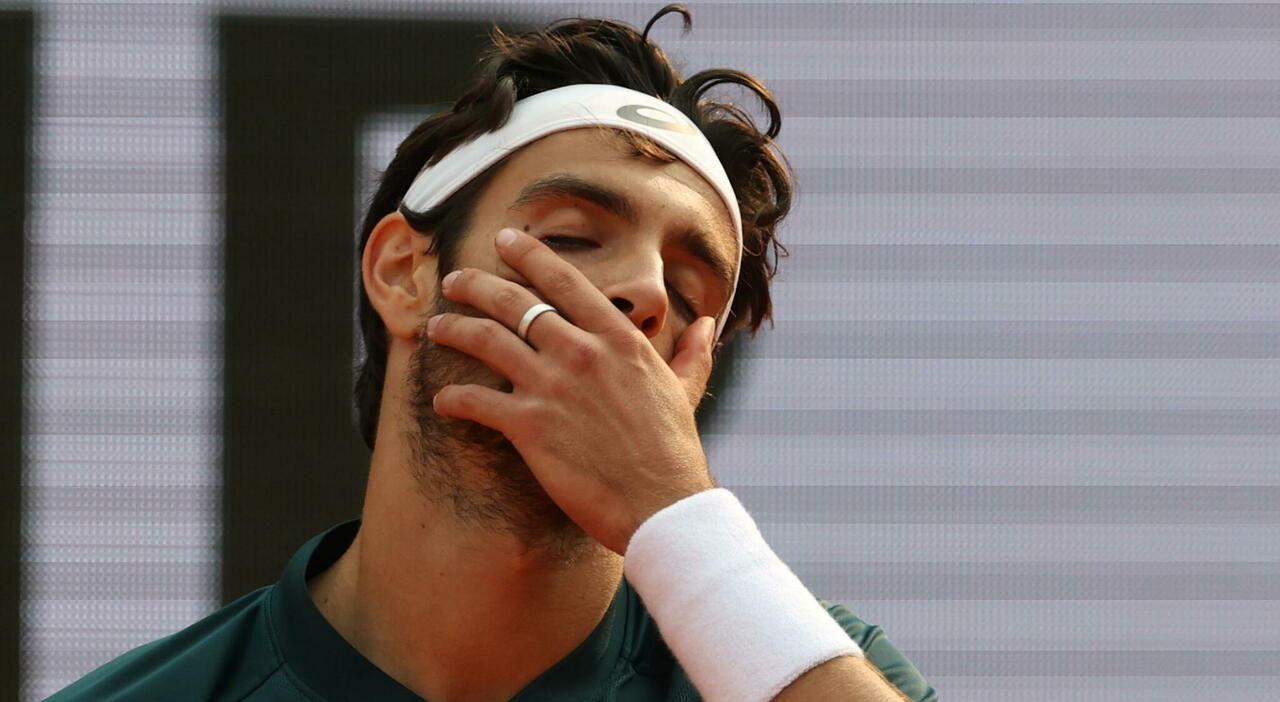 musetti show al roland garros prima gli applausi e poi i fischi il mio segreto sono diventato papà noi italiani siamo eleganti