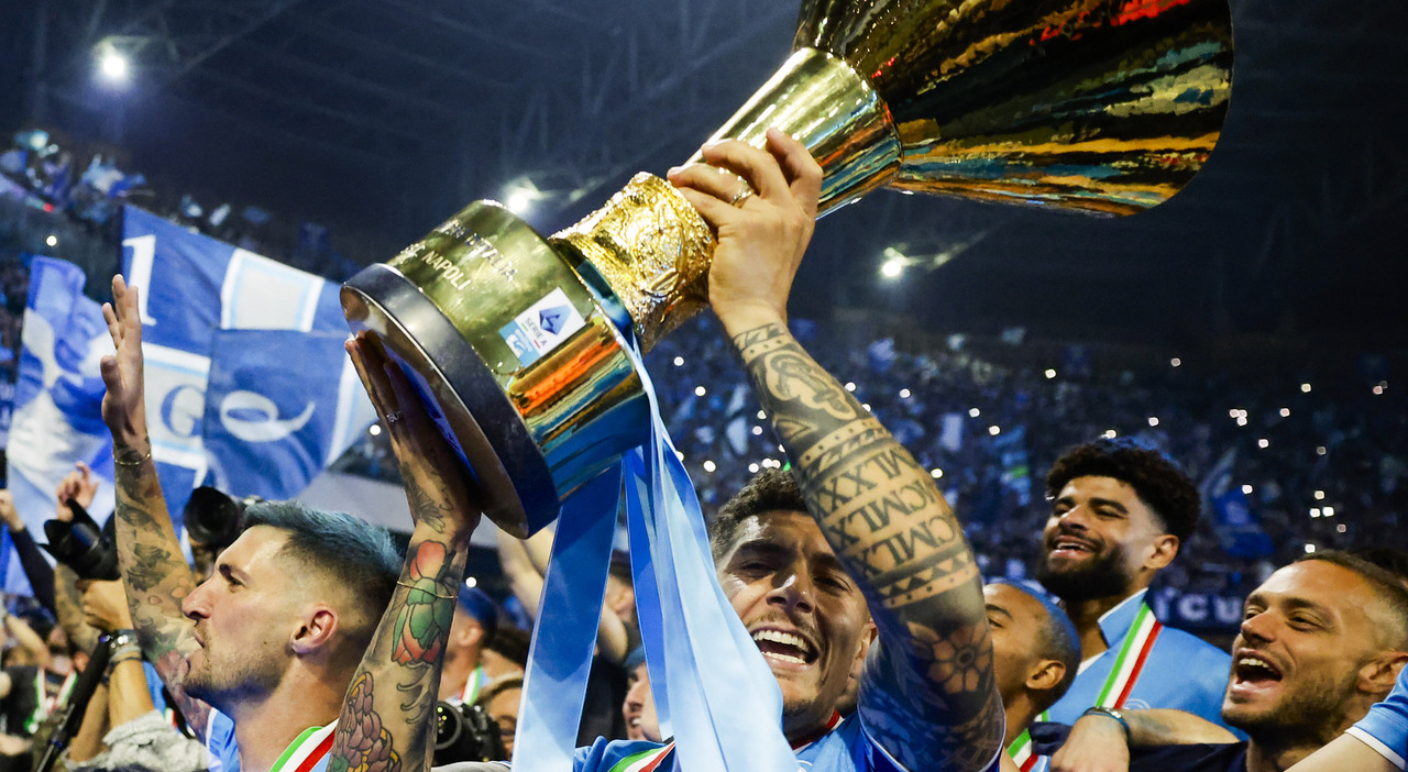 10 anni da record per un Napoli sempre più al top 10 anni da record per un Napoli sempre più al top