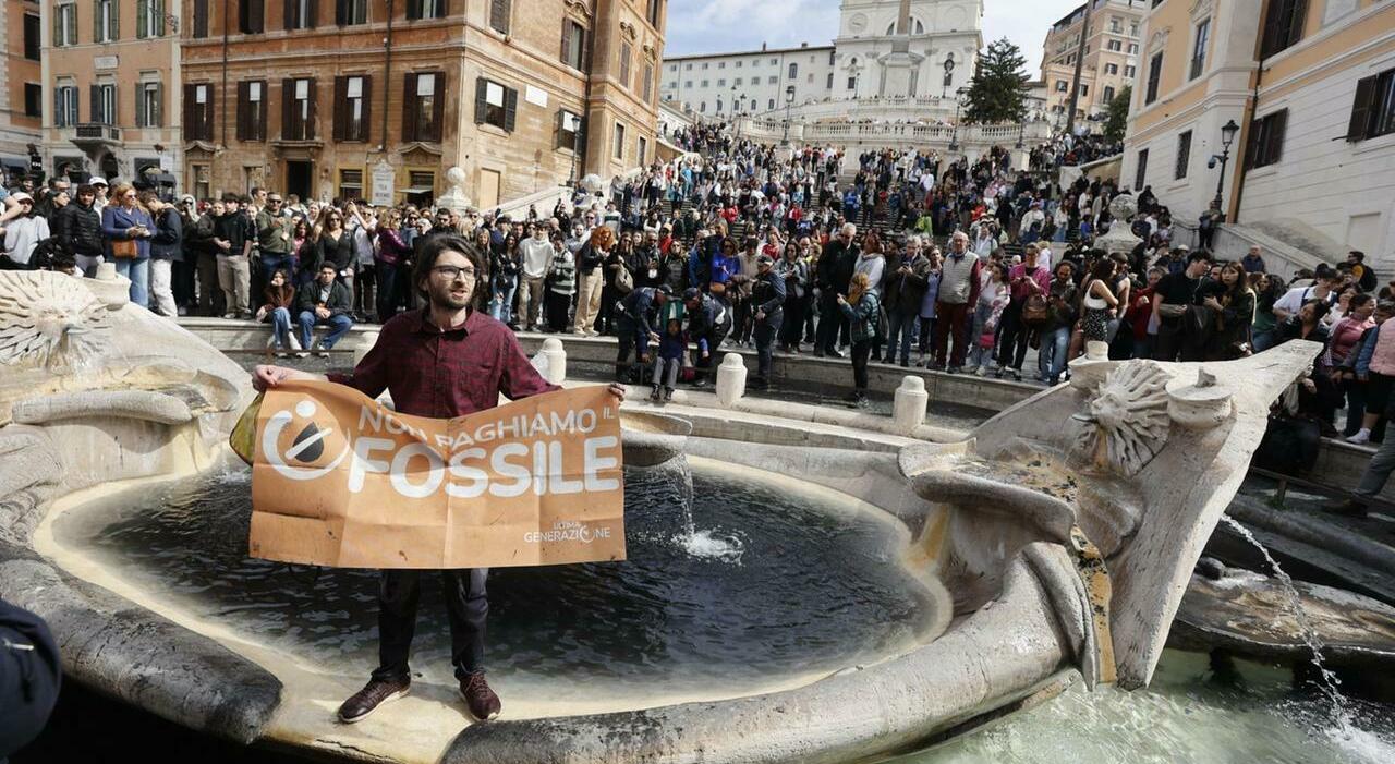 Assolti tre ambientalisti per lo sfregio alla Barcaccia: cosa ha motivato i giudici? Assolti tre ambientalisti per lo sfregio alla Barcaccia: cosa ha motivato i giudici?