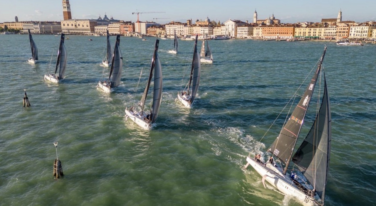 Le Fiamme Gialle conquistano la prima tappa del Nastro Rosa Tour a Ostia