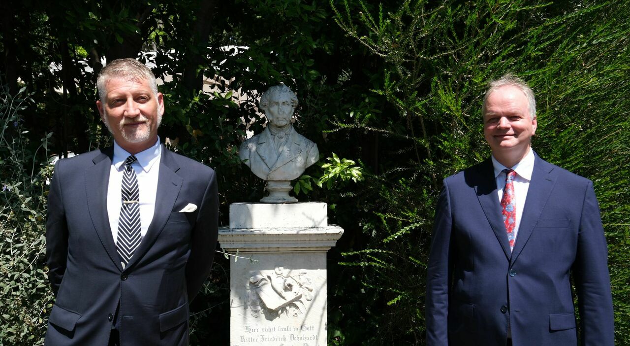 napoli il ministro giuli a capodimonte riaperto il giardino dei principi
