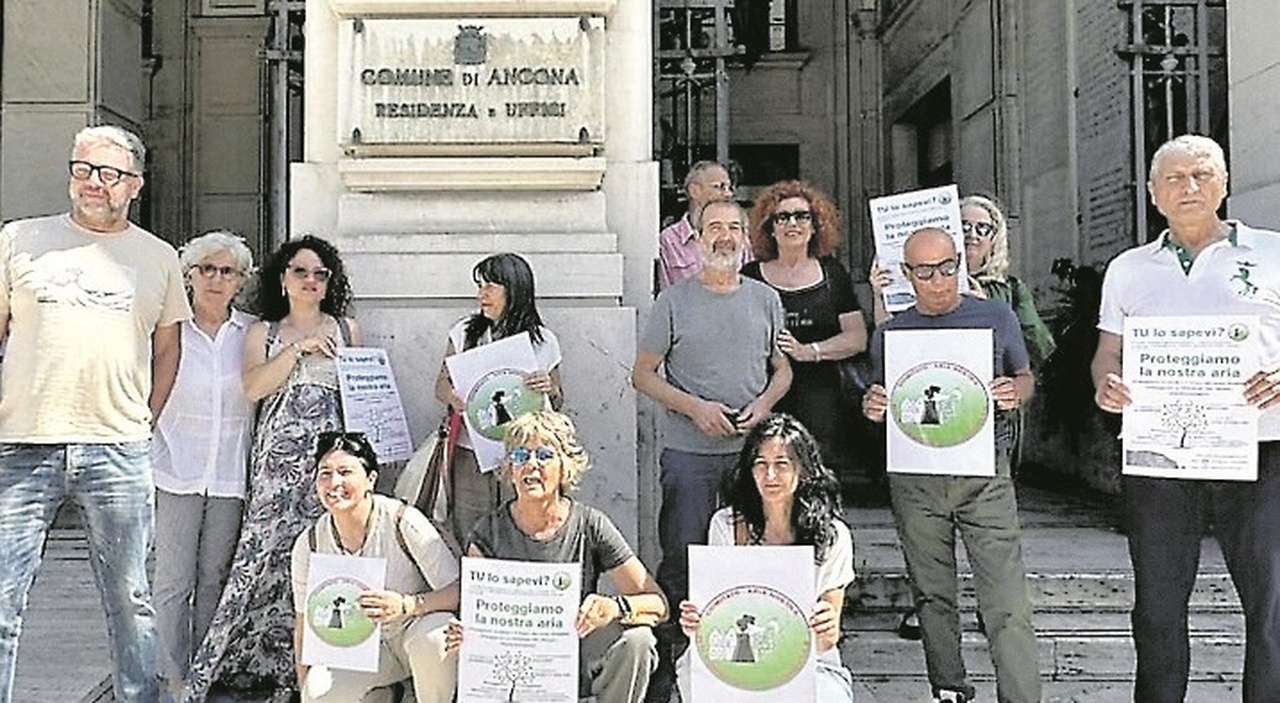ancona in 4mila contro il forno crematorio firme consegnate in comune la nostra salute in pericolo